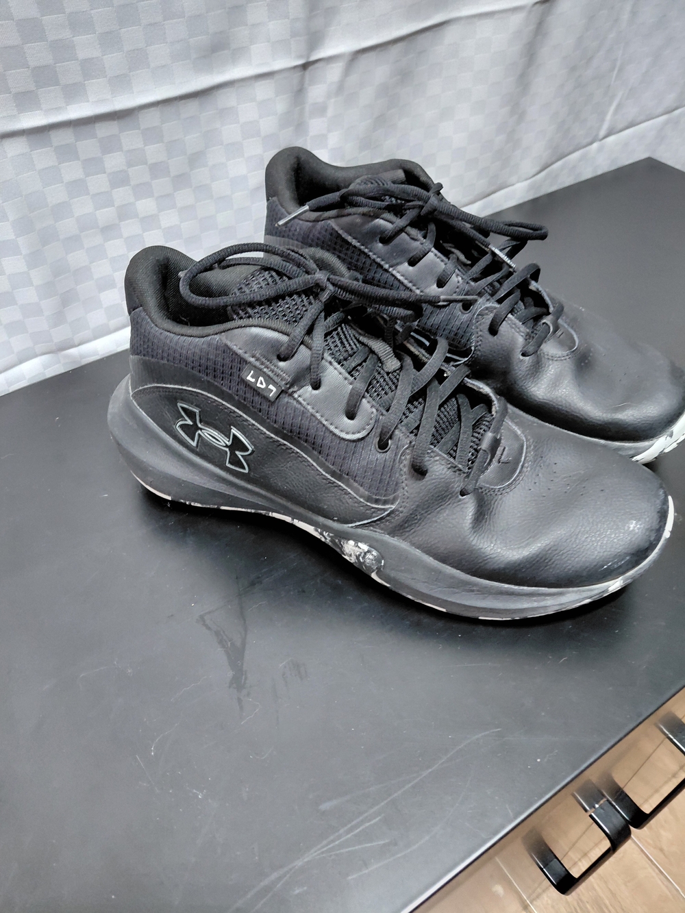 Under Armour Men's Black Low-Top Athletic Shoes